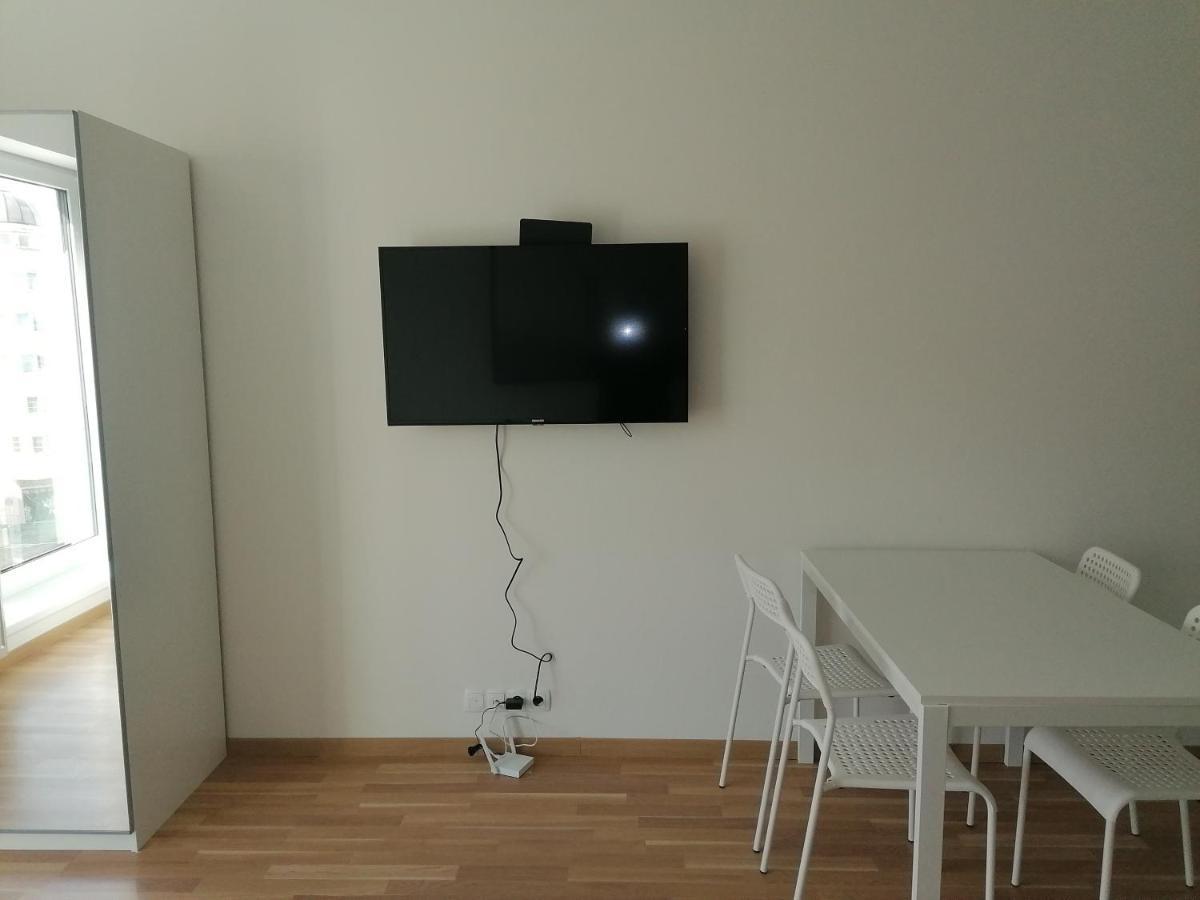 Brand New Studio Apartment #21 With Free Secure Parking In The Center Praga Esterno foto